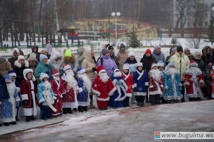 В Бугульминском городском парке прошел фест-батл маленьких Дедов Морозов
