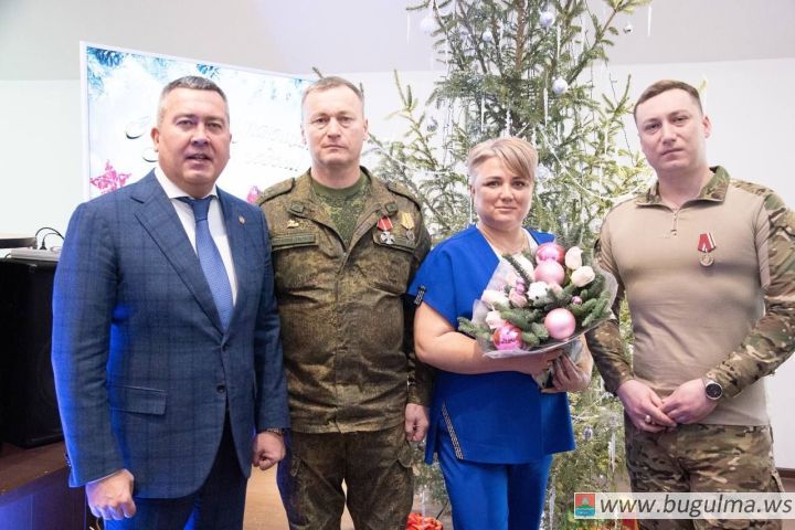 Бугульминские военнослужащие награждены Орденом мужества и медалью имени Георгия Жукова