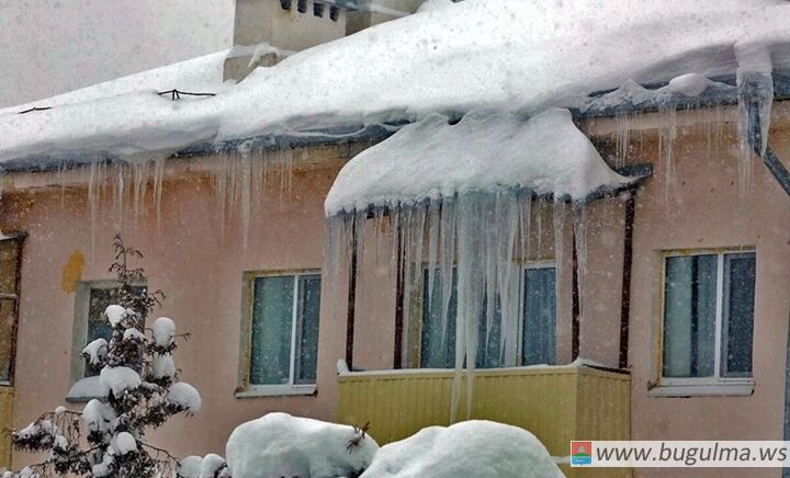 Кто должен убирать снег и лед с домов❓️