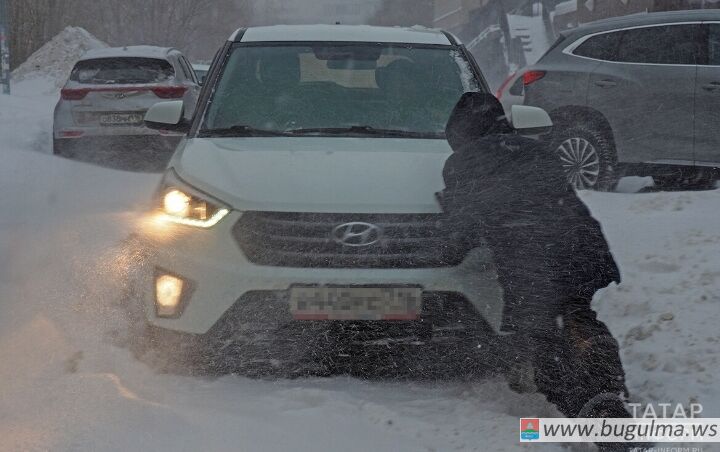 Как правильно откопать машину из снега ❓️