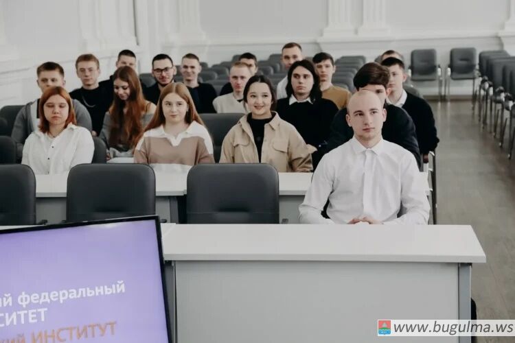 ❗️Минобрнауки сократило 47 тыс. платных мест в вузах.