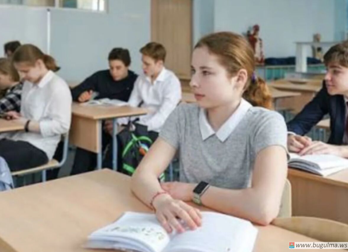 Десятилетнего школьного образования достаточно.