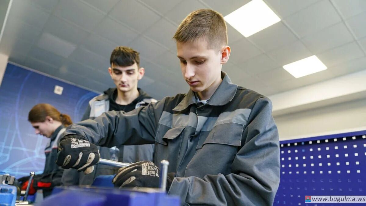 Девятиклассники, не сдавшие ГИА, смогут получить рабочую профессию в 2026 году.